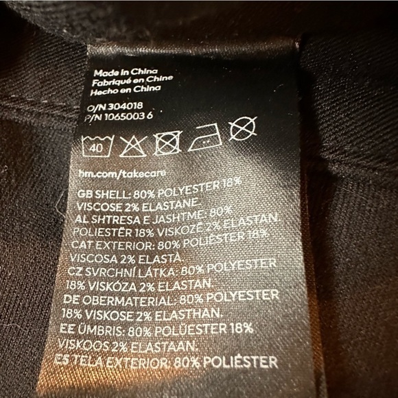 Divided black wide leg dress/work pants with pleats. Size 6. - Picture 4 of 10